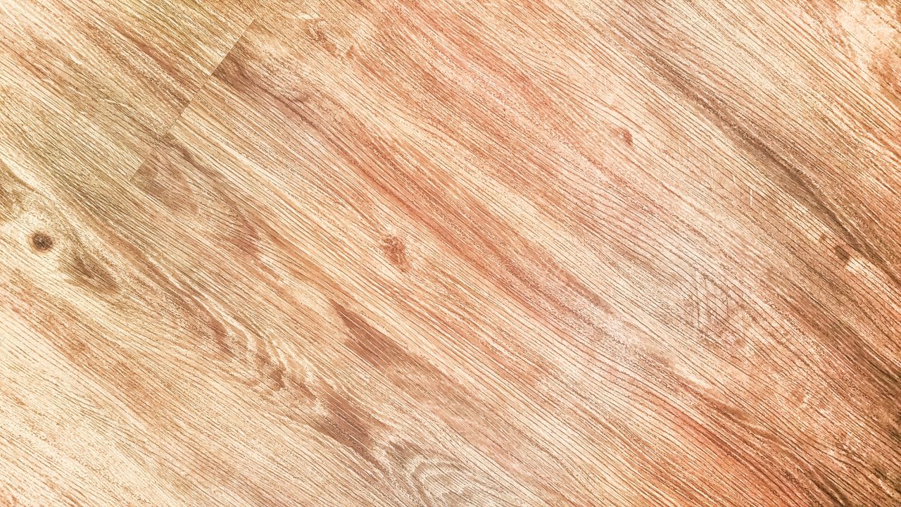 Jakie podłogi drewniane wybrać do salonu, sypialni i kuchni?